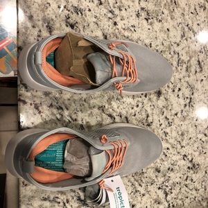 Size 9.5 men’s tropicfeel shoes